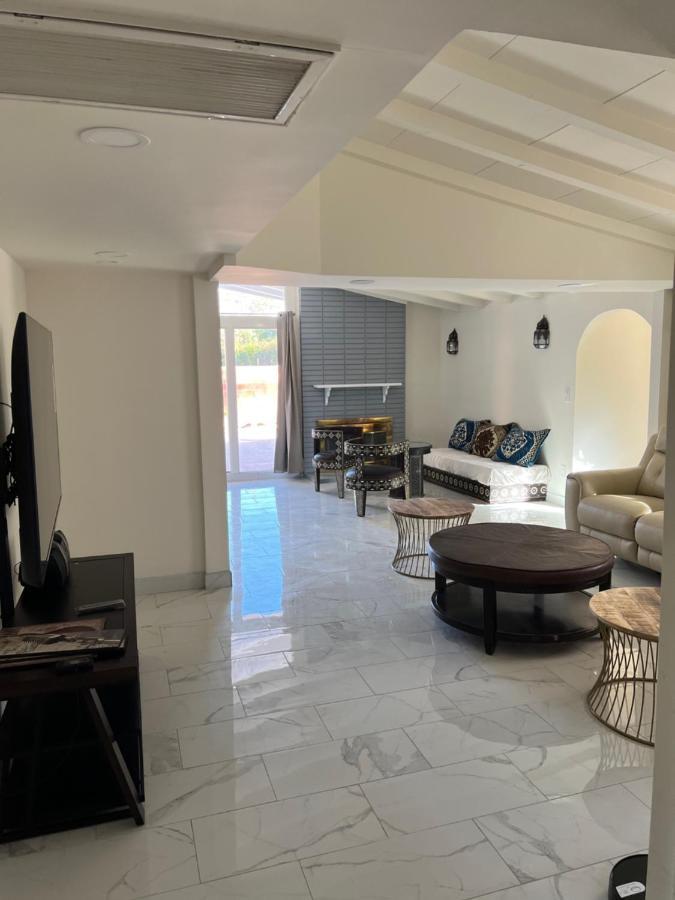 Moroccan Style Home With Swimming Pool ロサンゼルス エクステリア 写真